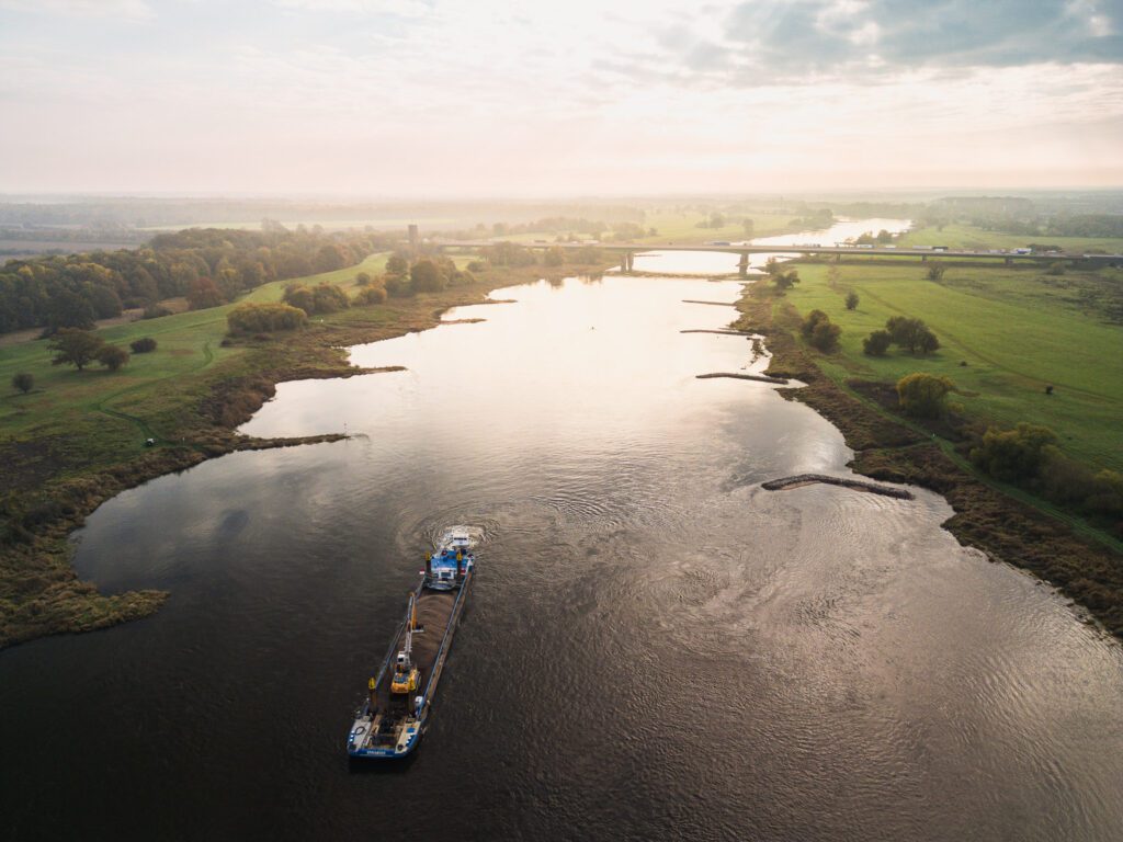 Luftaufnahmen Wasserbauarbeiten auf der Elbe Hydro Wacht Fotograf David Ludley