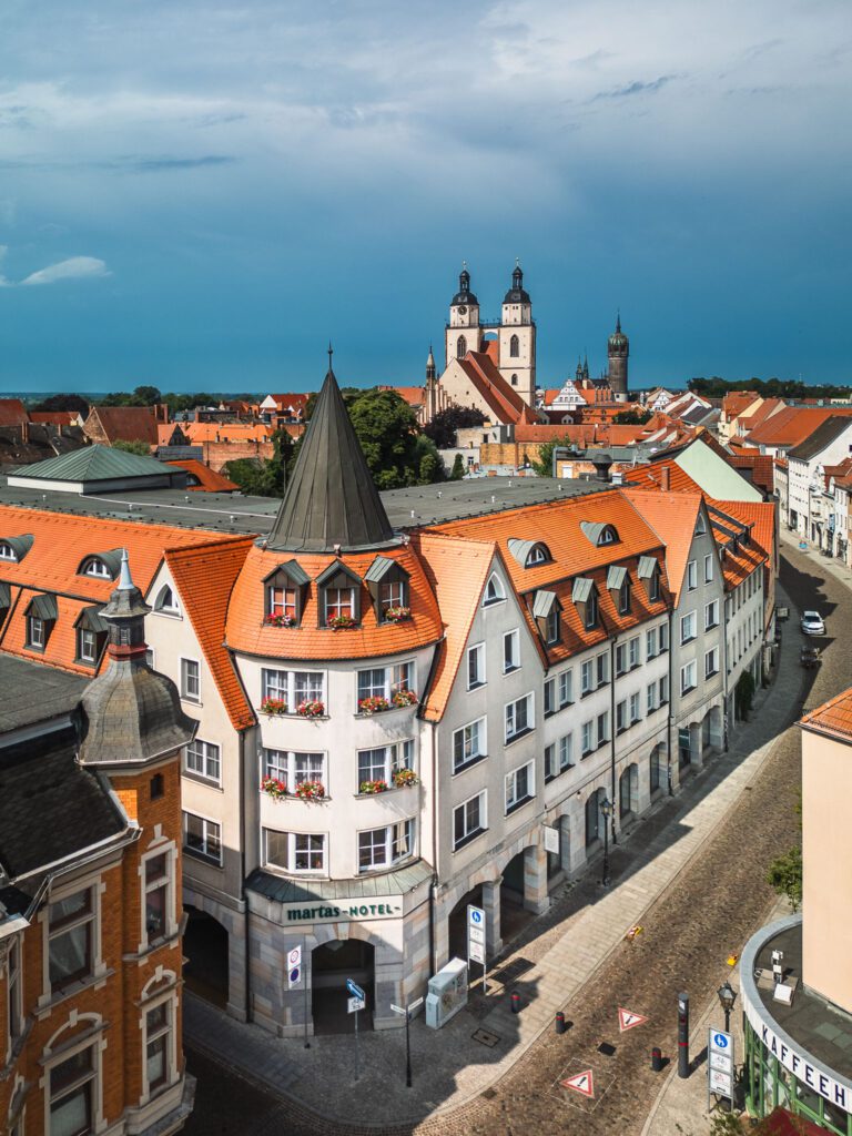 Martas Hotel setzt auf starke Bilder – fotografiert von David Ludley. Erleben Sie, wie gute Hotelfotos Buchungen steigern. Jetzt Eindrücke sammeln!